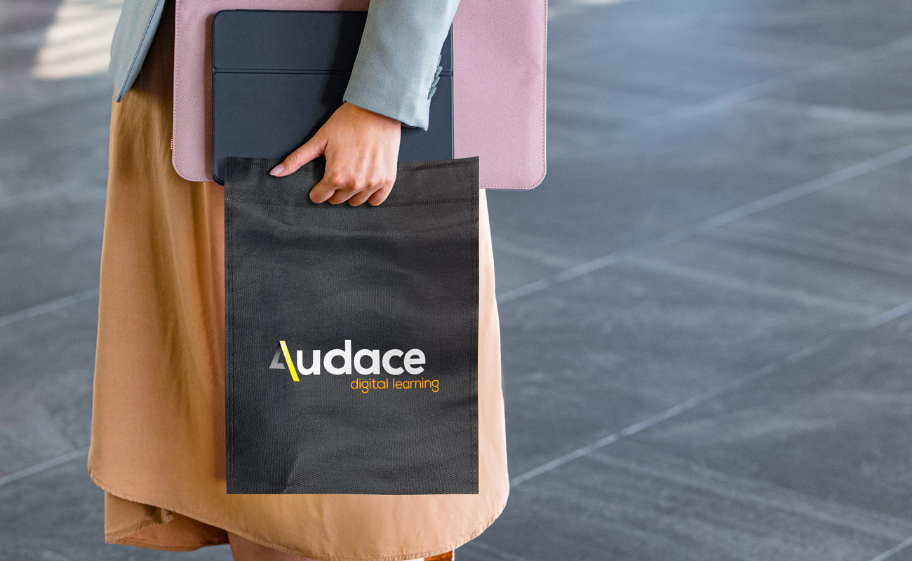 Compact - Značkové tašky gallery thumbnail