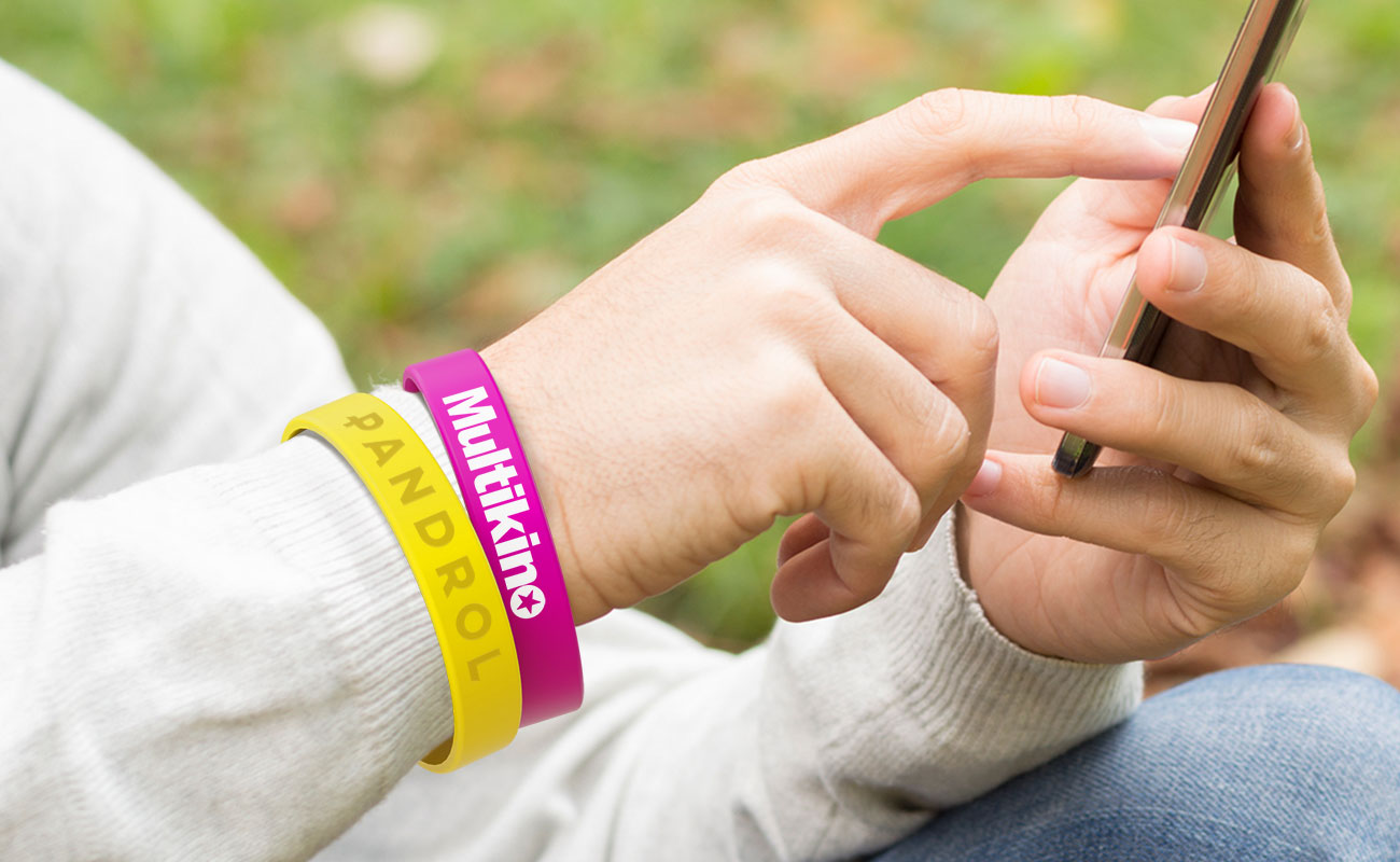 Revo - Silikonové náramky s logem gallery thumbnail